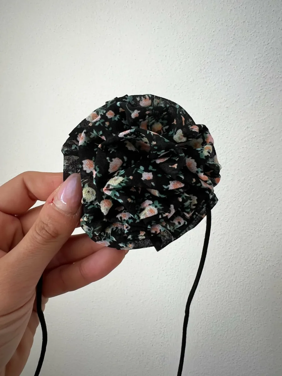 Mini abito volant e chocker - immagine 6