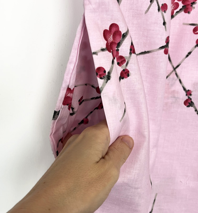 Yukata corto rosa con raffinato motivo di passero su pruno in fiore - immagine 6