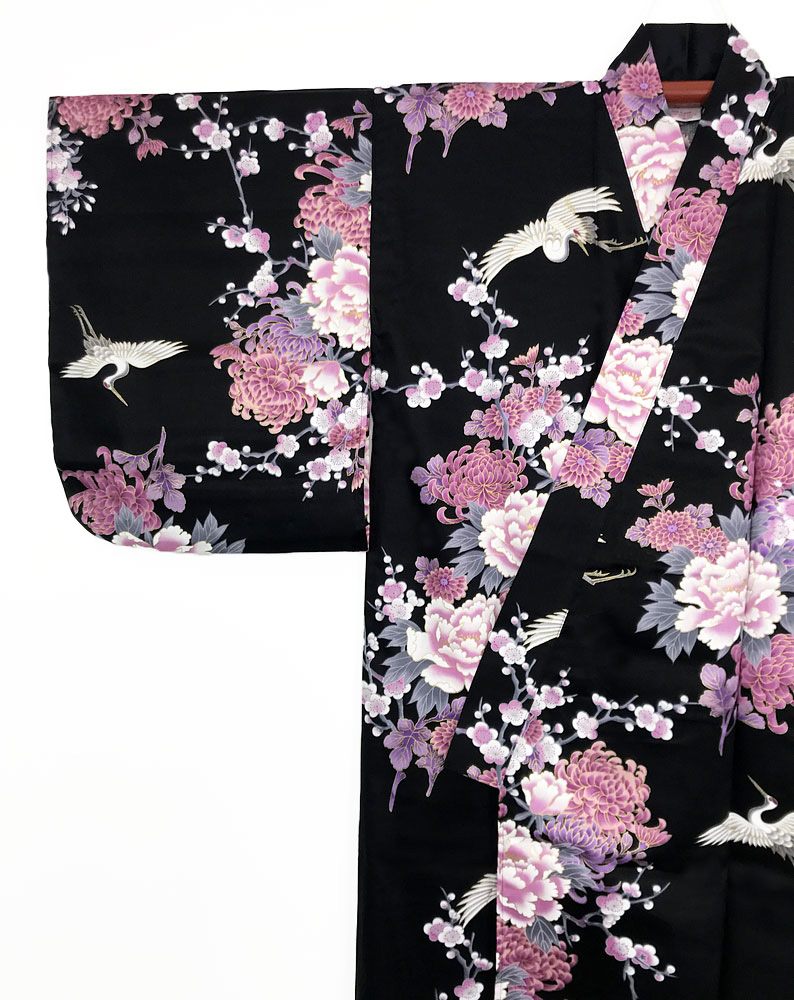 Yukata nero con elegante motivo di gru, peonie e fiori di ciliegio - immagine 4