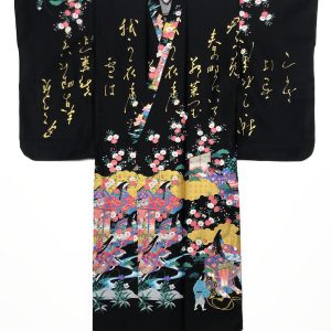 Yukata nero con elegante motivo di rappresentazione della vita di corte e fiori di ciliegio