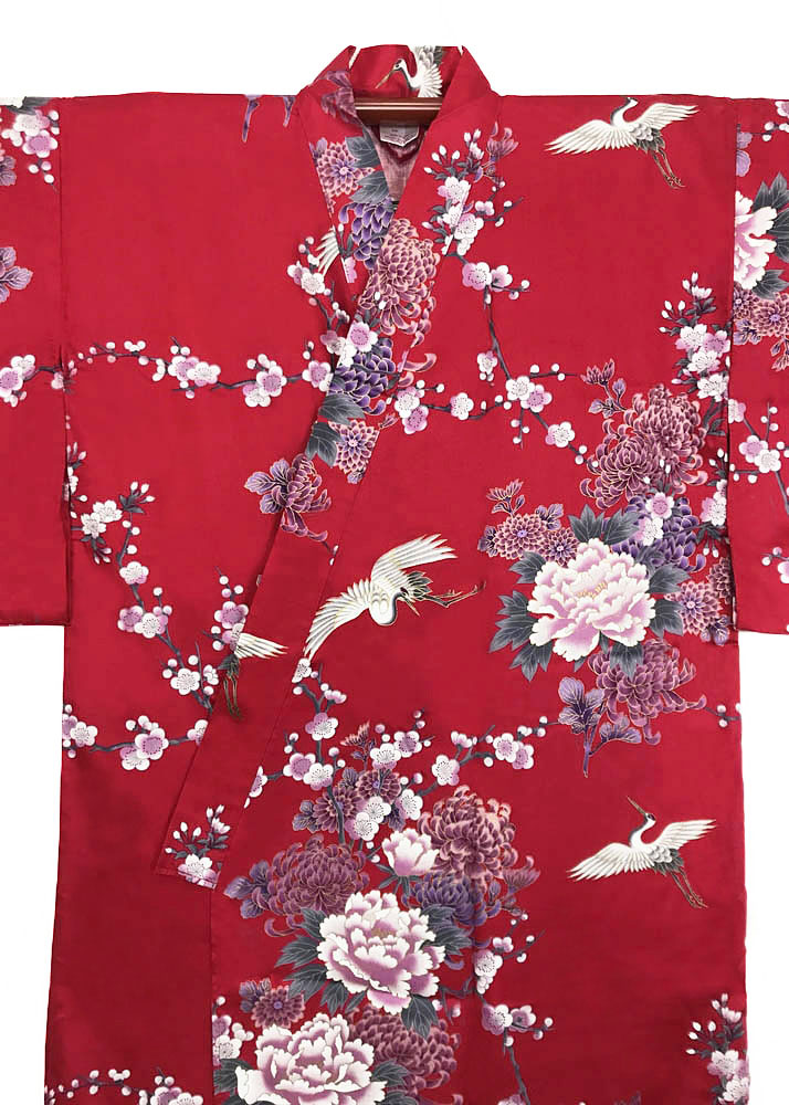 Yukata rosso con elegante motivo di gru, peonie e fiori di ciliegio - immagine 4